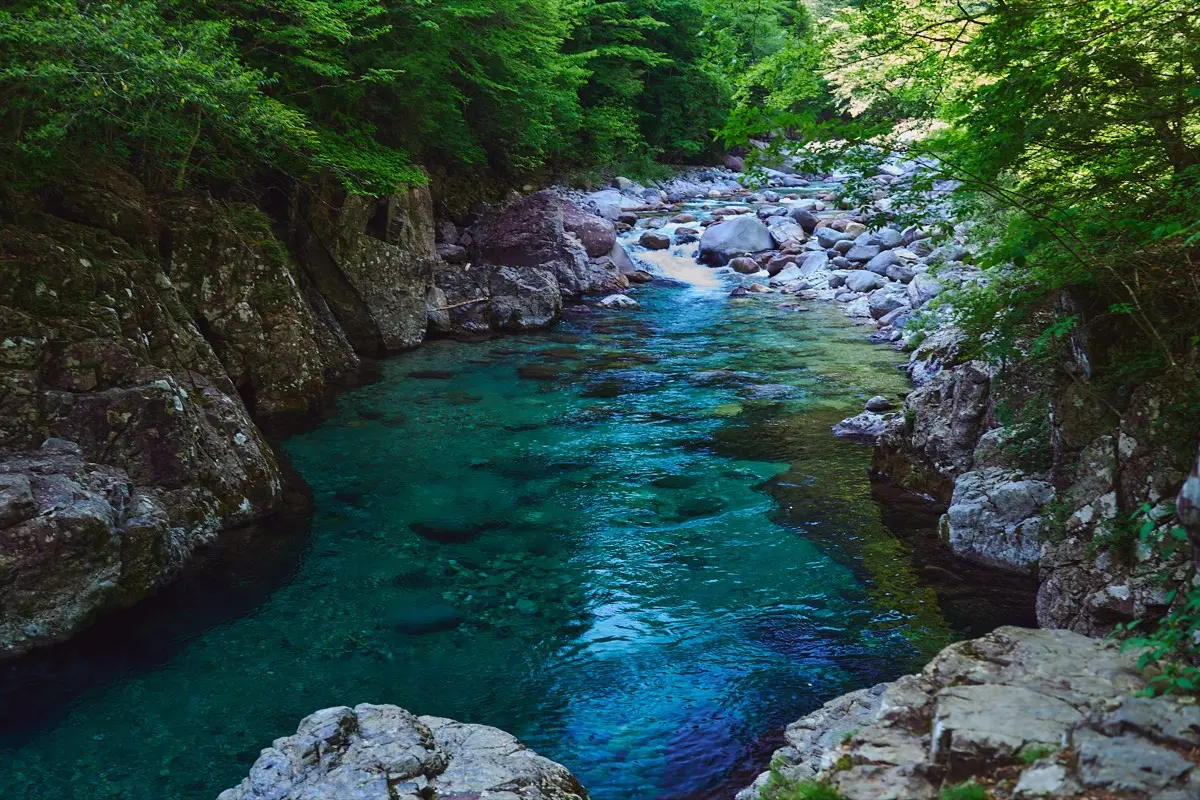 阿寺渓谷 — 木曽・大桑村のエメラルドグリーンの清流